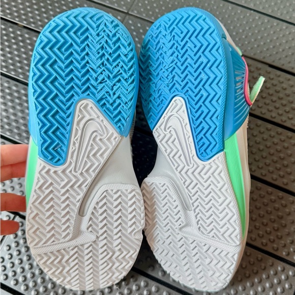 NIKE LEBRON WITNESS VII BASKETBALL SHOES - Picture 6 of 7